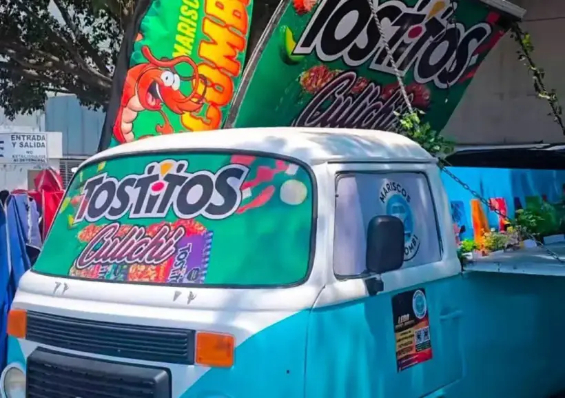 La combi real de Mariscos La Combi rotulada con Tostitos Culichi
