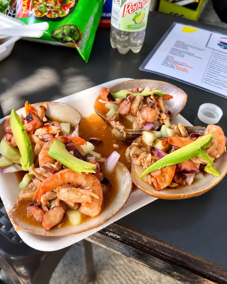 Ceviches y mariscos frescos